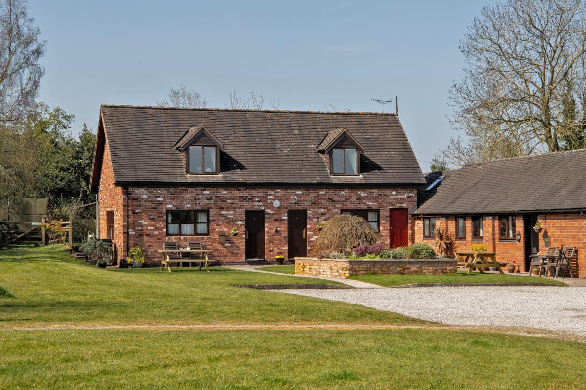 Charlie'S Cottage With Alpacas And 7Mins Drive To Alton Towers Denstone Dış mekan fotoğraf