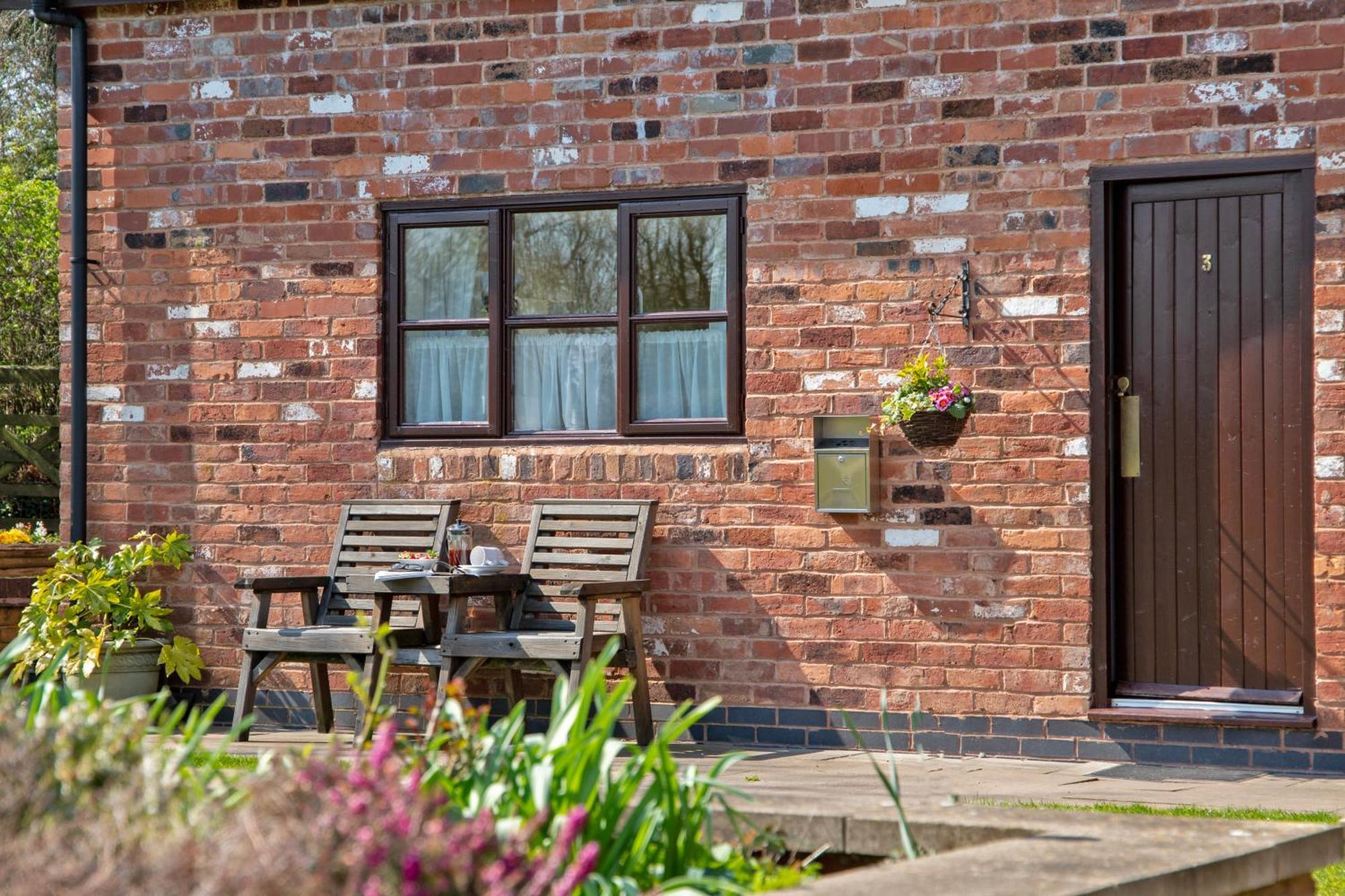 Charlie'S Cottage With Alpacas And 7Mins Drive To Alton Towers Denstone Dış mekan fotoğraf