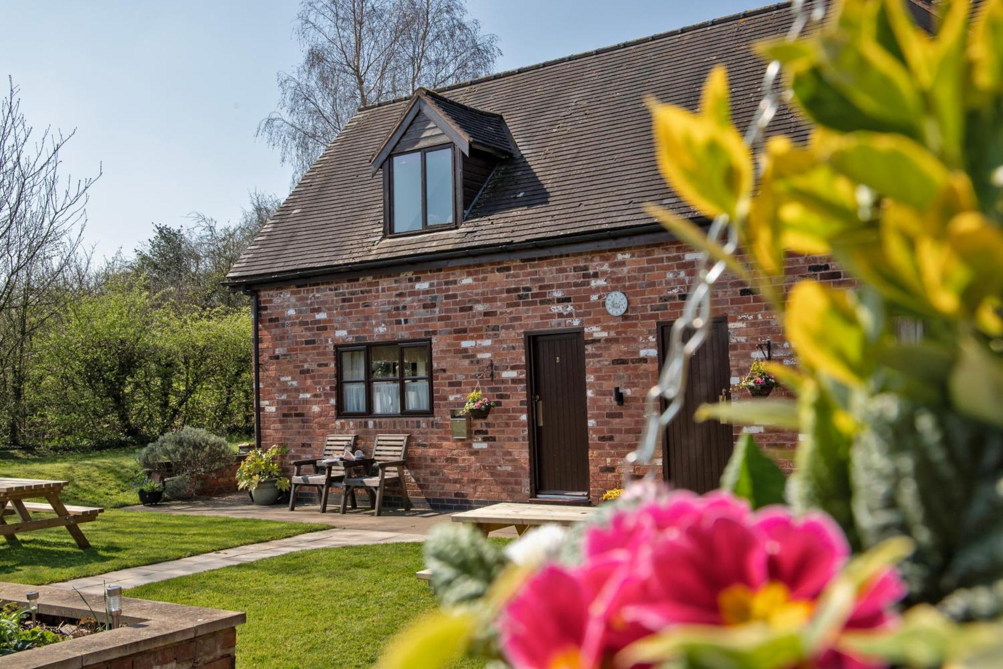 Charlie'S Cottage With Alpacas And 7Mins Drive To Alton Towers Denstone Dış mekan fotoğraf